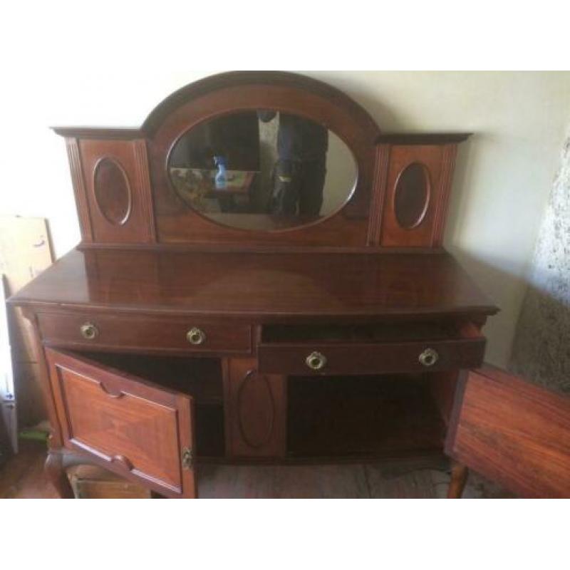Antiek dressoir