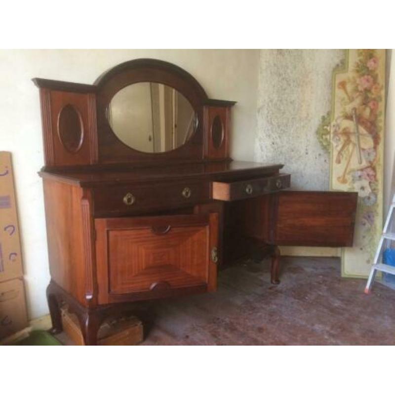 Antiek dressoir