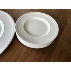 Wedgwood windsor gebakschaal met 6 gebaksbordjes 18cm glad