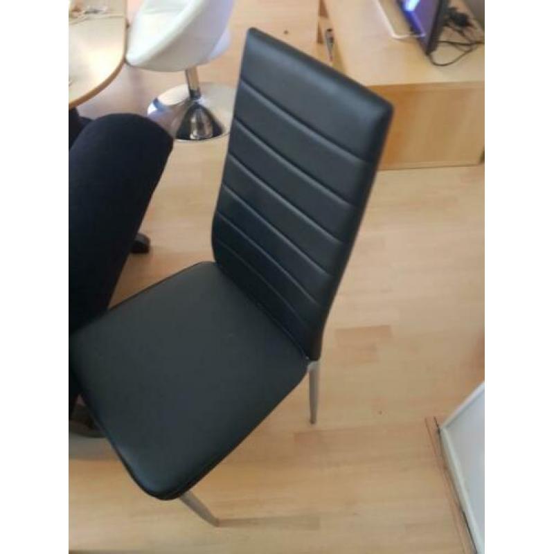 Eettafel met 4stulen