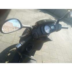 Piaggio NRG + 2 helmen + 2 hangsloten
