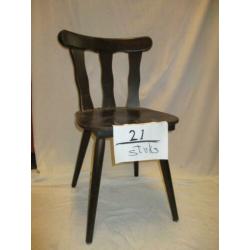 Verschillende modellen gebruikte brocante eetkamerstoelen