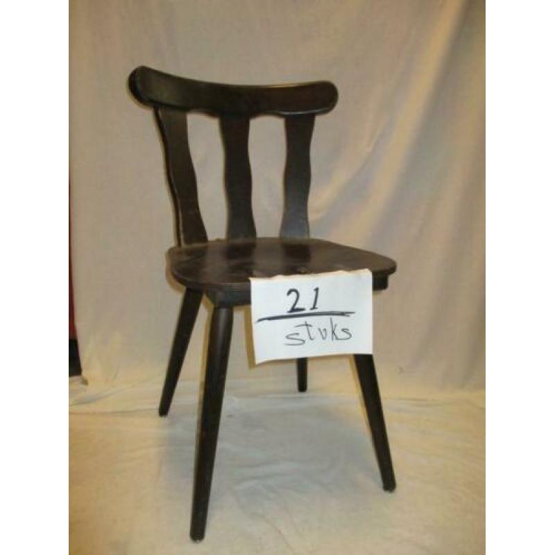Verschillende modellen gebruikte brocante eetkamerstoelen