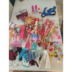 Veel barbies, brads, wings, sheila poppetjes