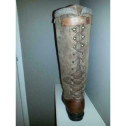 UGG laarzen kleur bruin maat 40