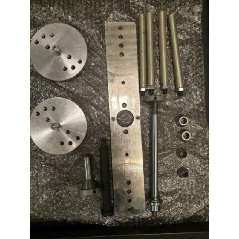 Set om motorwielen te balanceren op balanceermachine