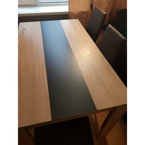 Eettafel met 4stulen