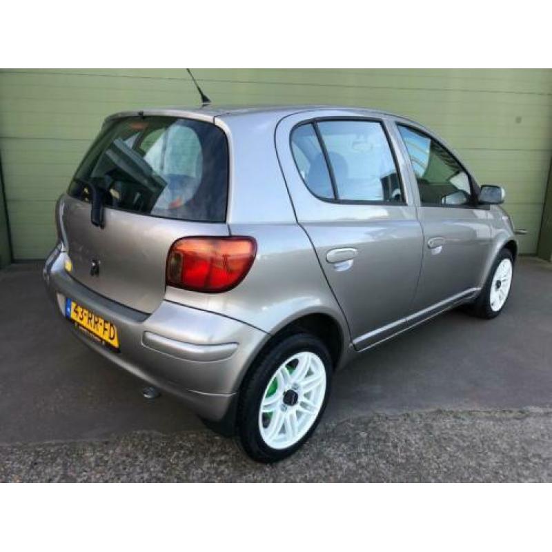 Toyota Yaris 1.3 16V Vvti 5DR 2005 Grijs