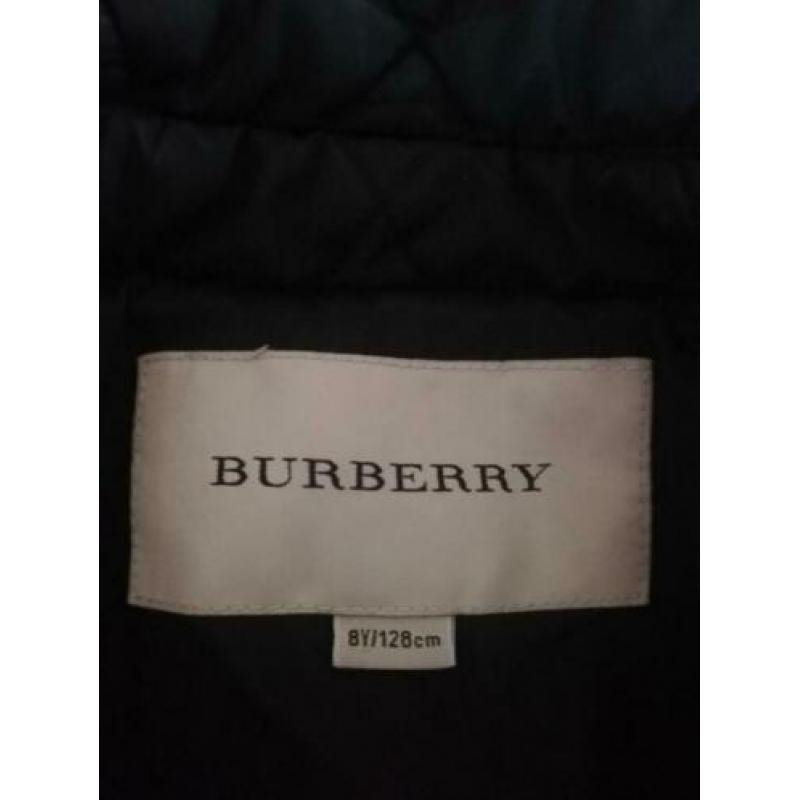 Burberry, een leuke zwarte tussenjas. Mt 128.