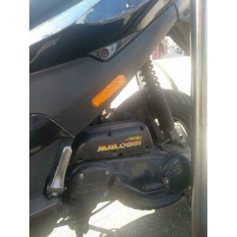 Piaggio NRG + 2 helmen + 2 hangsloten