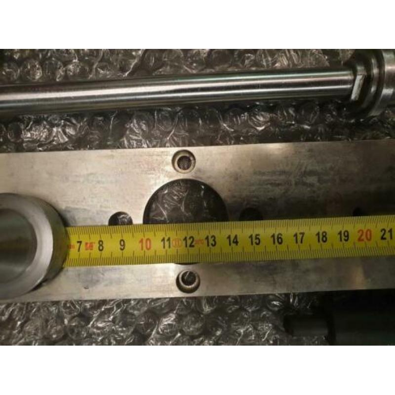 Set om motorwielen te balanceren op balanceermachine