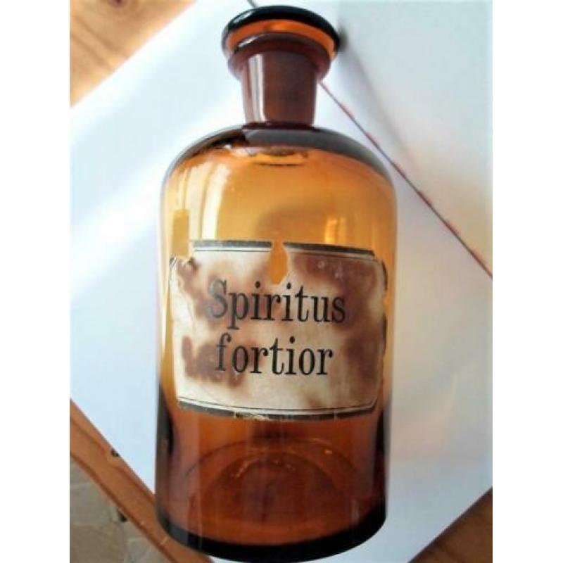 Oude Apothekerspot met stop. Label: Spiritus Fortior. 1950