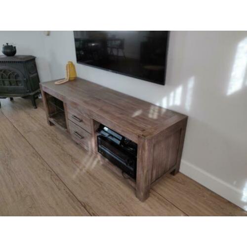 Mooi stoer industriëel tv meubel 160 cm lang tvmeubel