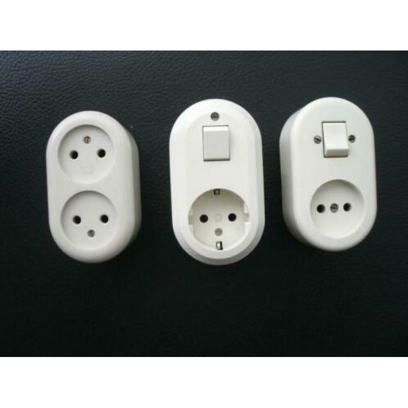 Gira inbouw wandcontactdoos met afdekraam alpinewit Nieuw.