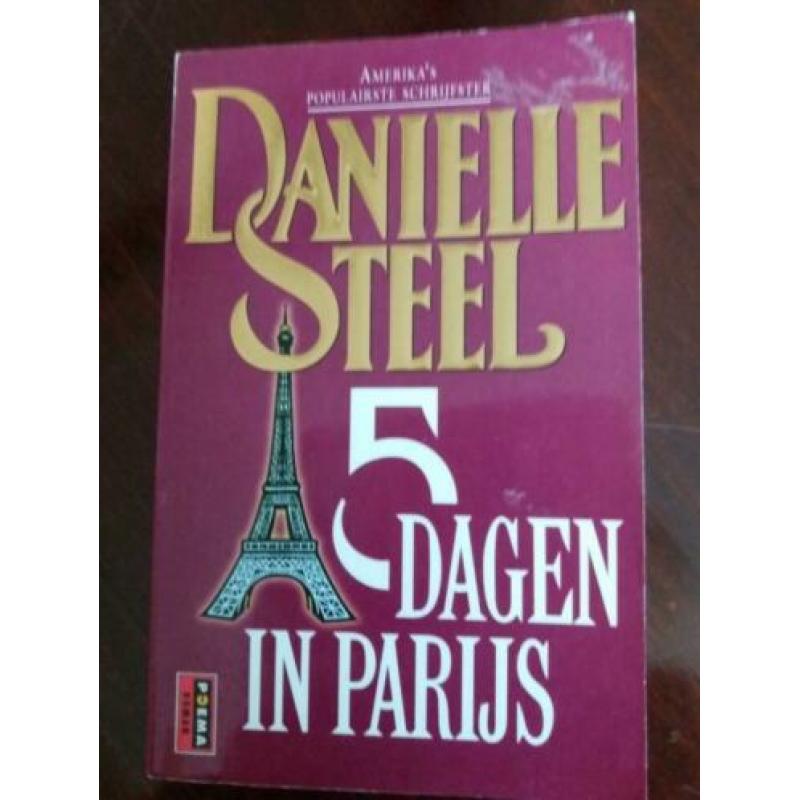 "5 dagen in Parijs", van schrijfster : Danielle Steel.
