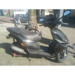 Piaggio NRG + 2 helmen + 2 hangsloten