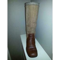 UGG laarzen kleur bruin maat 40