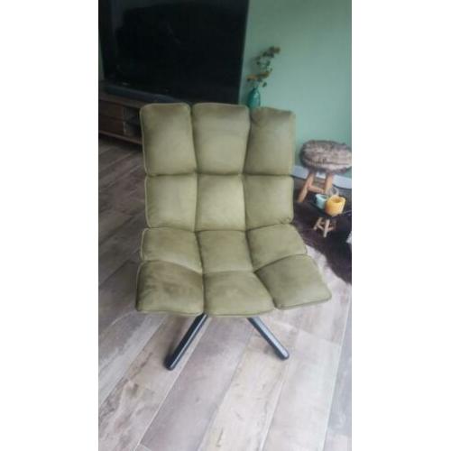 Olijfgroene fauteuil, ziet er prima uit!