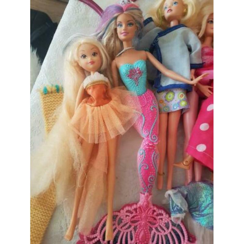 Veel barbies, brads, wings, sheila poppetjes