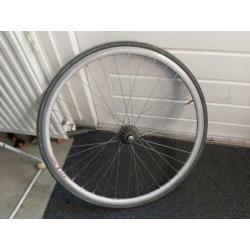 achterwiel met Shimano 600 naaf en rigida dpx, 8 speed
