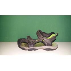 Teva sandalen met neus maat 28