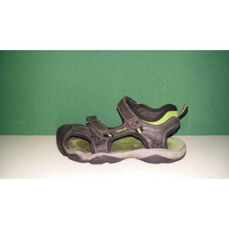 Teva sandalen met neus maat 28