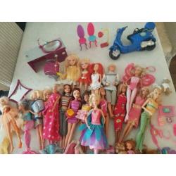 Veel barbies, brads, wings, sheila poppetjes