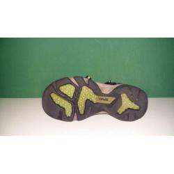 Teva sandalen met neus maat 28