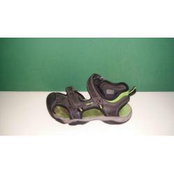 Teva sandalen met neus maat 28