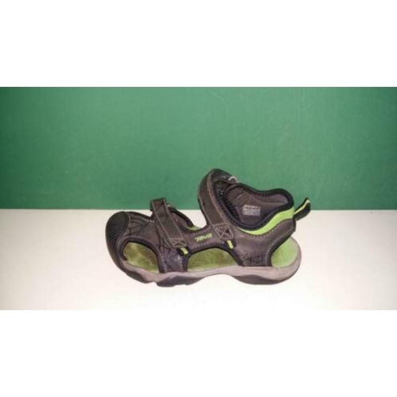 Teva sandalen met neus maat 28