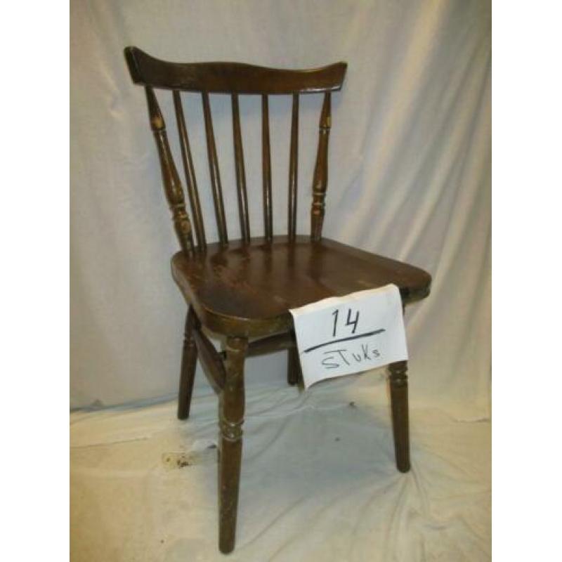 Verschillende modellen gebruikte brocante eetkamerstoelen
