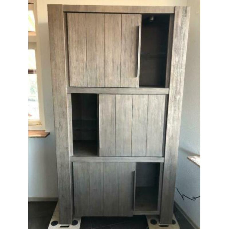 Te koop mooie houten kast en salontafel