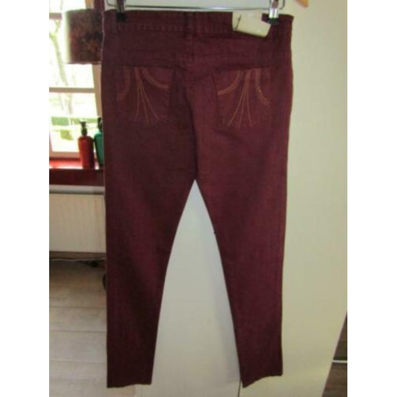 D1833 Knot So Bad S nieuw label skinny jeans wijnrood ritsje