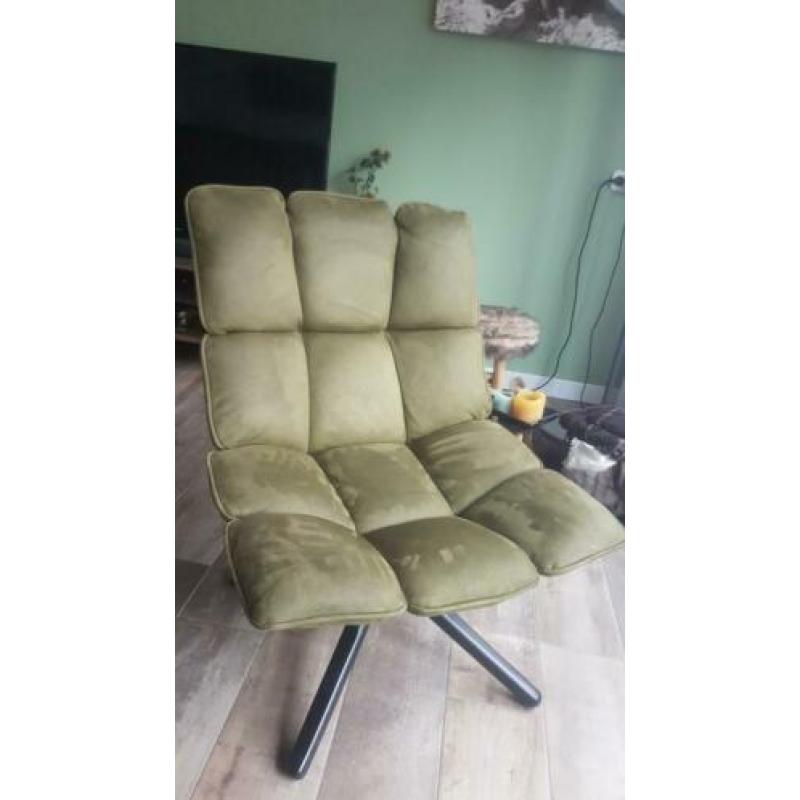 Olijfgroene fauteuil, ziet er prima uit!