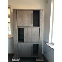 Te koop mooie houten kast en salontafel