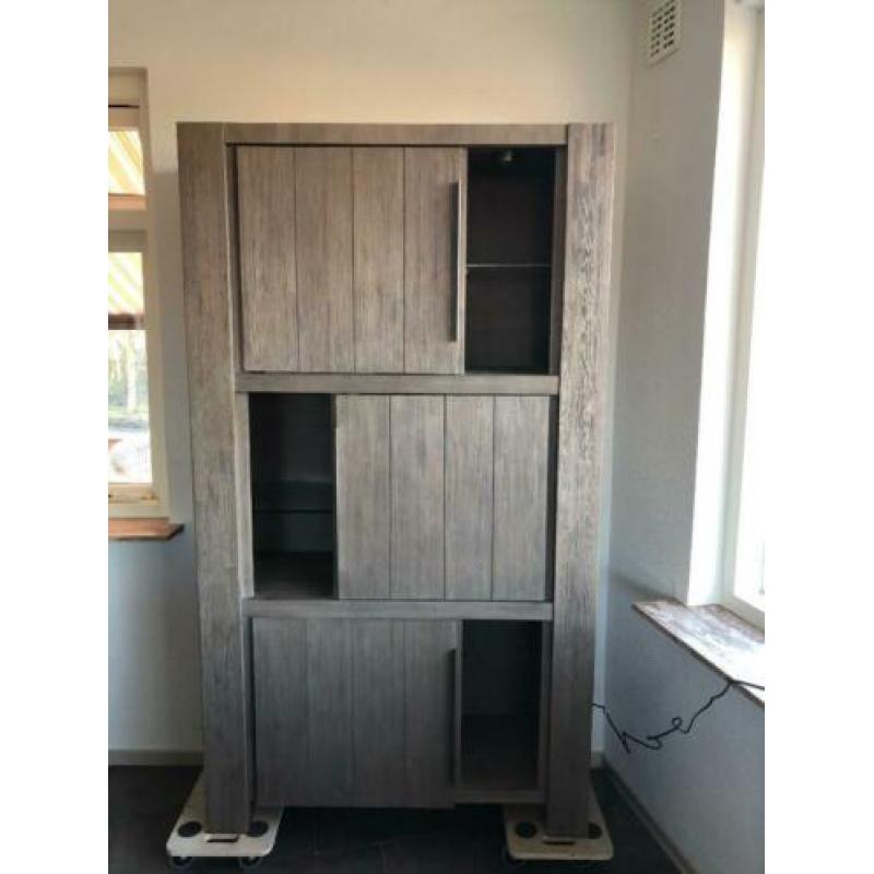 Te koop mooie houten kast en salontafel