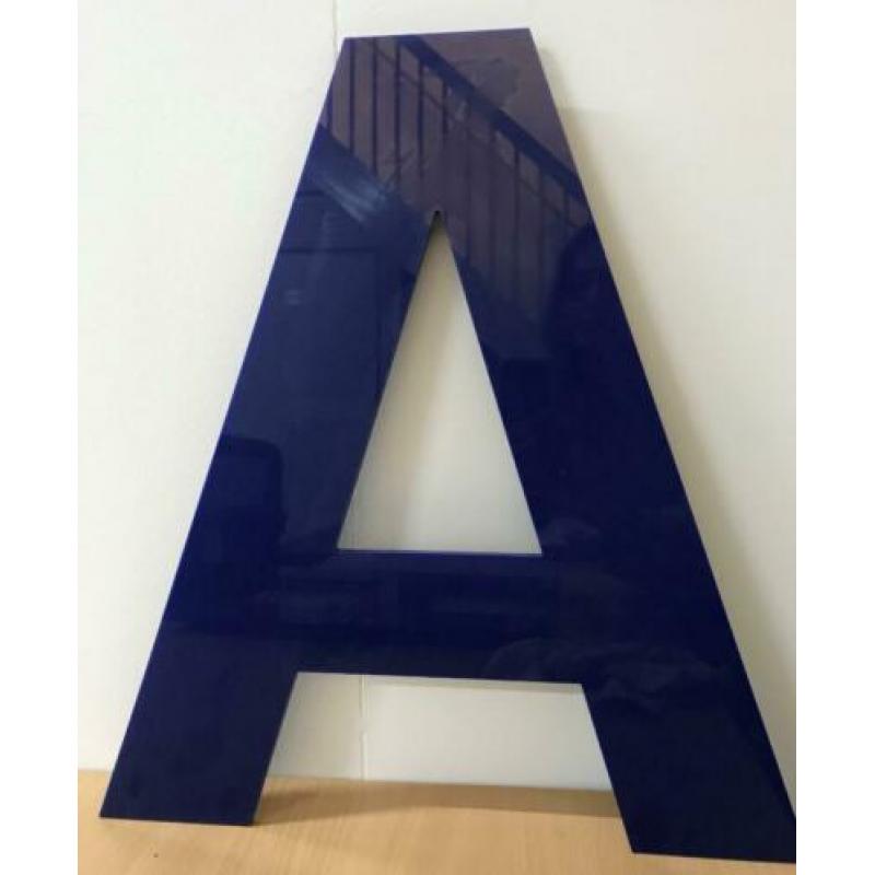 Grote letters blauw