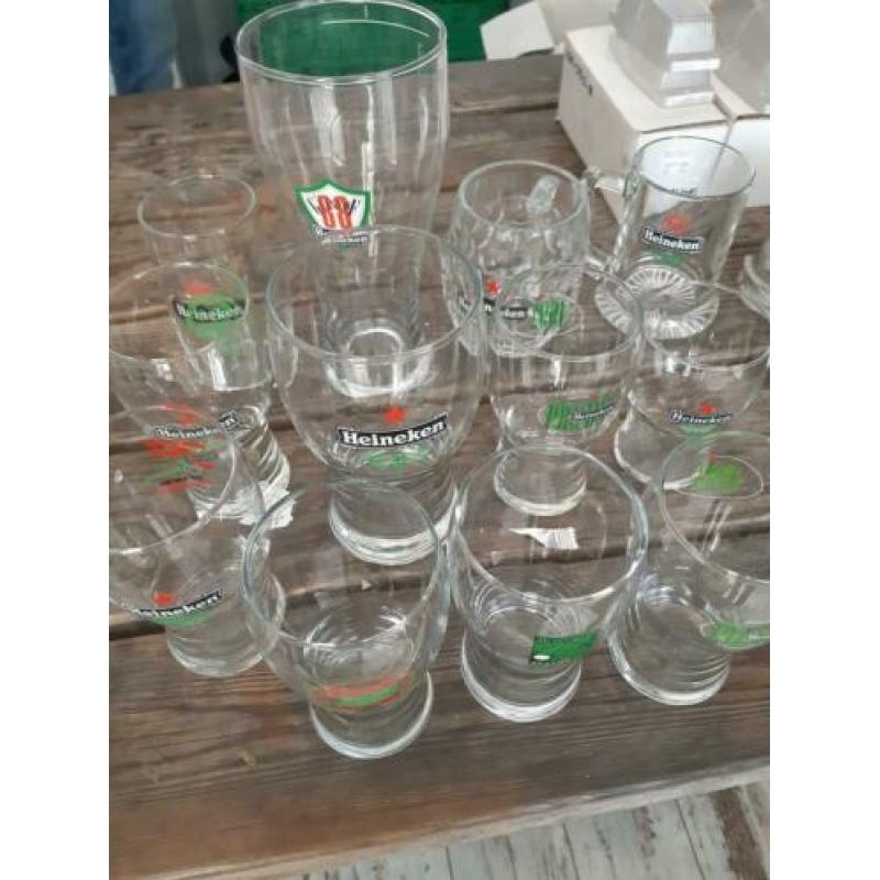 Heineken glazen en pullen