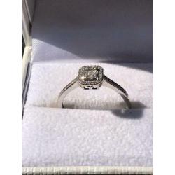 14 Krt. Witgouden Entourage ring met diamanten