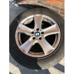 BMW X5 velgen 18 inch met 2 goede winterbanden