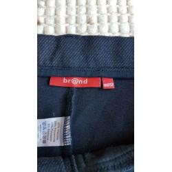 Brand korte broek maat 146-152