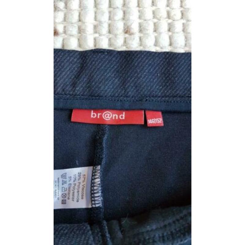 Brand korte broek maat 146-152