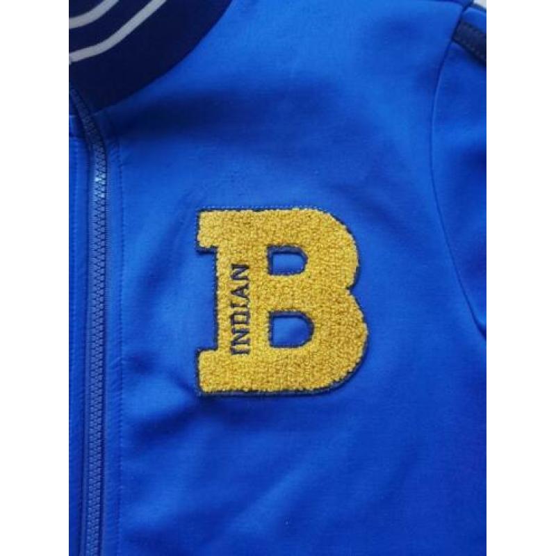 Mooi blauw trainingsjack van Indian Blue Jeans. Maat 152