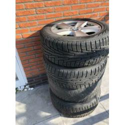 BMW X5 velgen 18 inch met 2 goede winterbanden