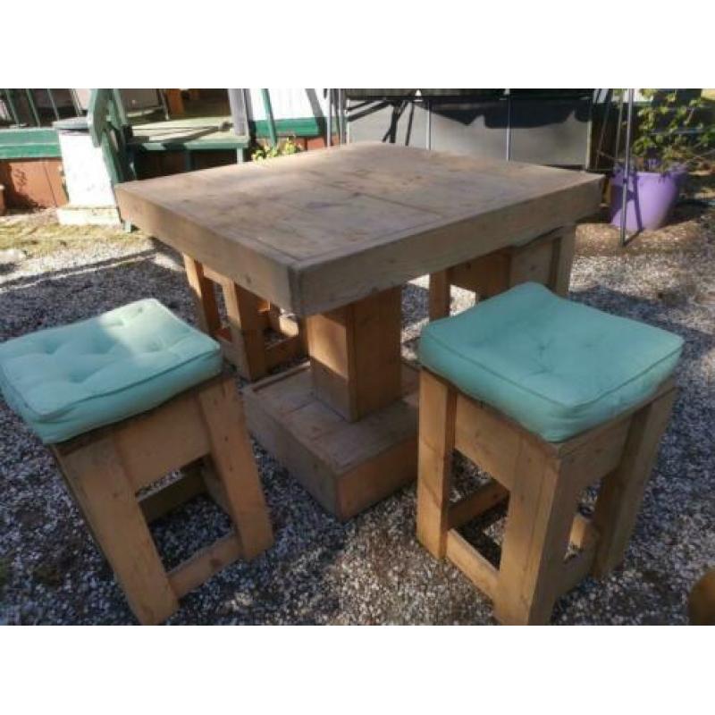 Steigerhouten hangtafel met 4 krukken