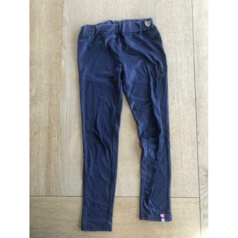 Mooi t shirt en bijpassende legging van Z8 in maat 116.
