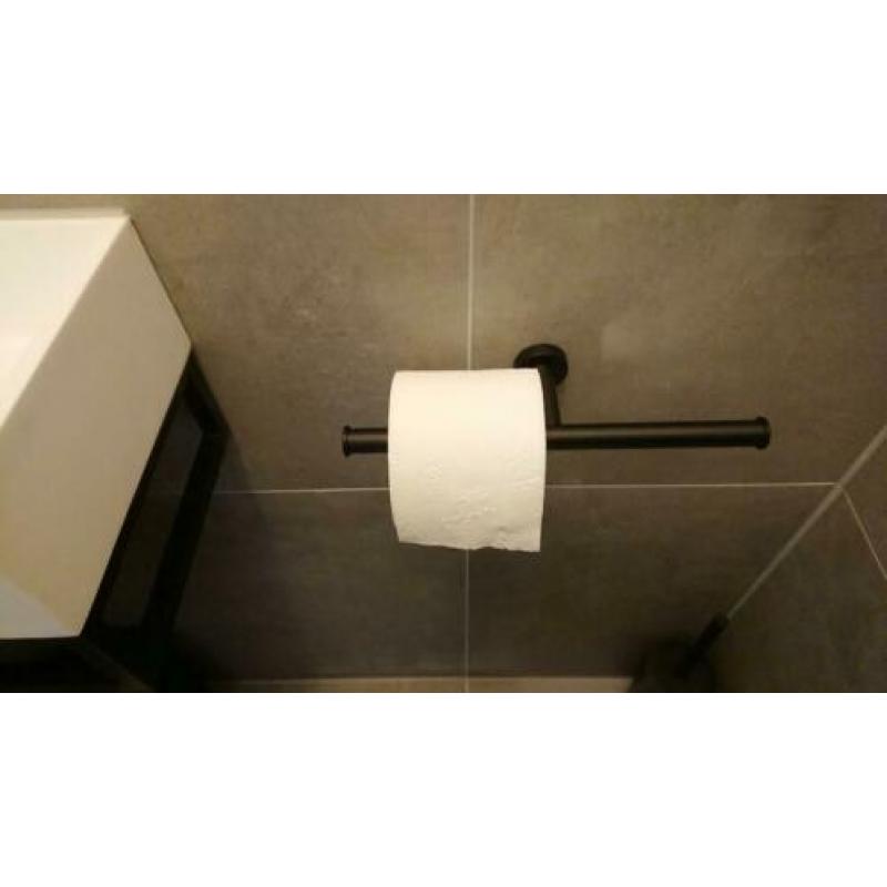 toiletrolhouder hottub