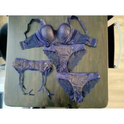Prachtige indigoblauwe lingerie set