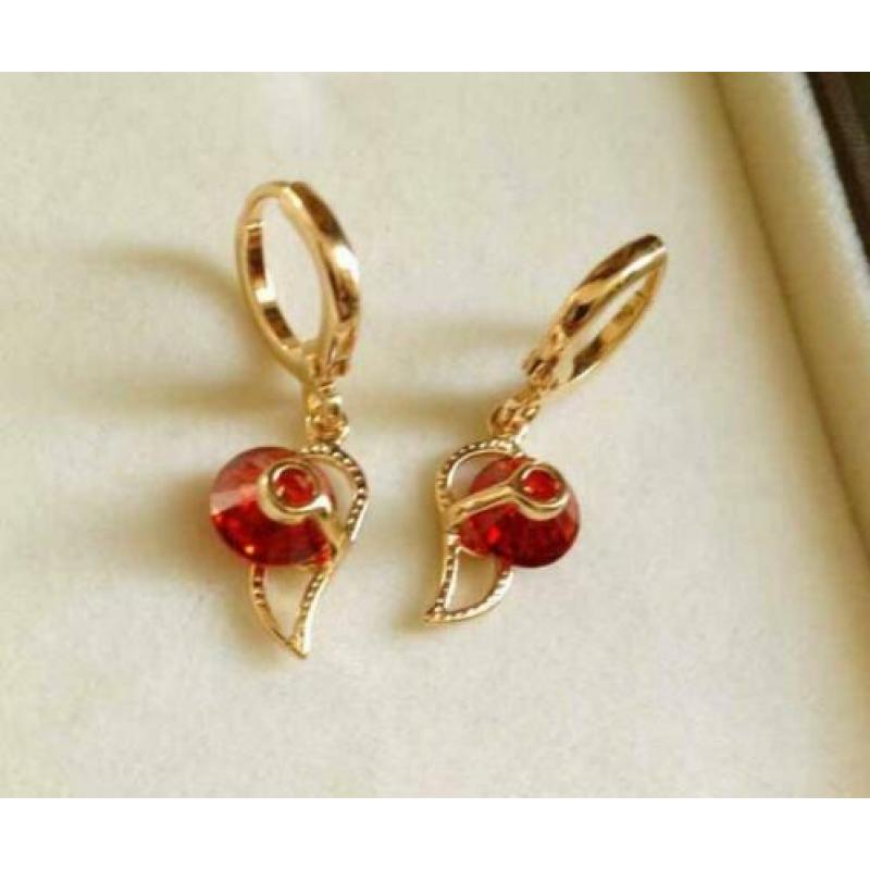 Oorhangers 18k creolen goud met robijn zirkonia hanger,goudg