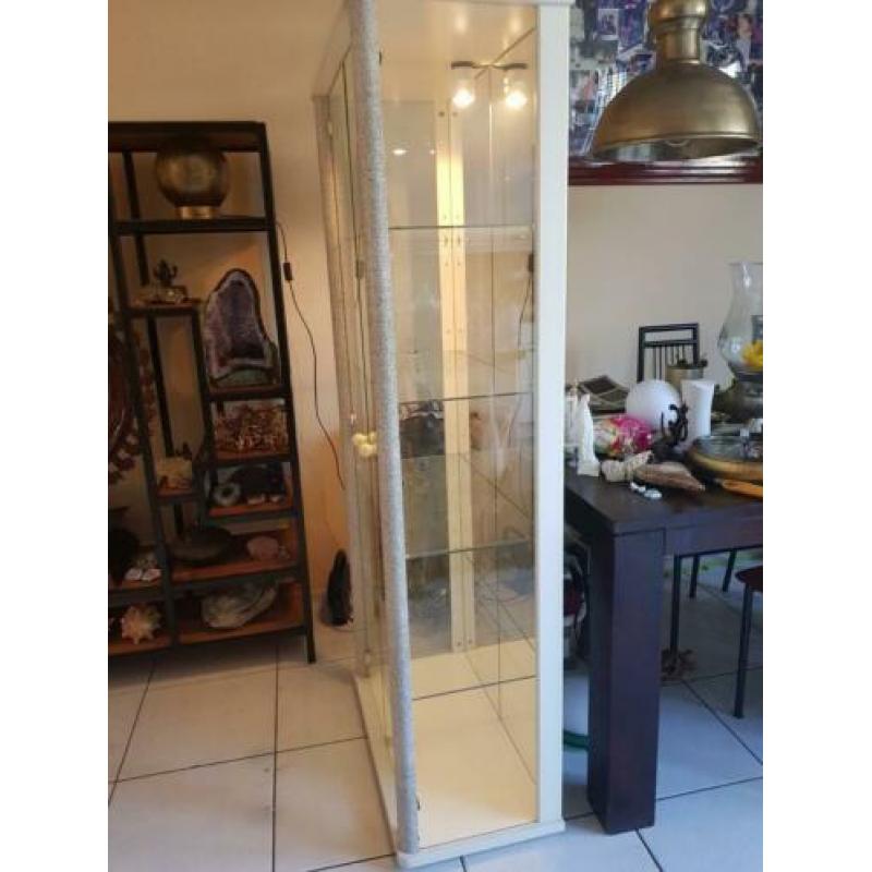 Wit grijs vitrinekast h 175cm×br78cm×d39cm.